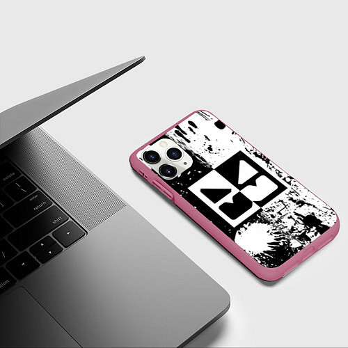 Чехол iPhone 11 Pro матовый GEOMETRY DASH BLACK & WHITE SMILE / 3D-Малиновый – фото 3