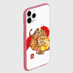 Чехол iPhone 11 Pro матовый Золотой тигр 2022 Tigr, цвет: 3D-малиновый — фото 2