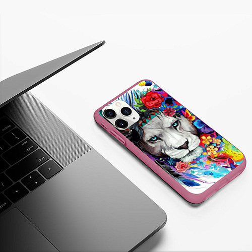 Чехол iPhone 11 Pro матовый Лев - сильный взгляд / 3D-Малиновый – фото 3