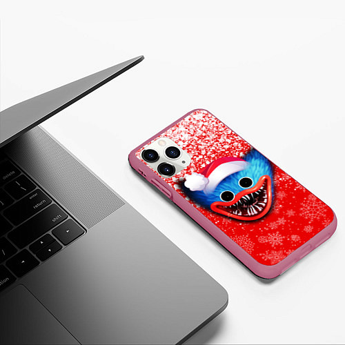 Чехол iPhone 11 Pro матовый POPPY PLAYTIME ХАГИ ВАГИ НОВОГОДНИЙ, СНЕЖИНКИ / 3D-Малиновый – фото 3