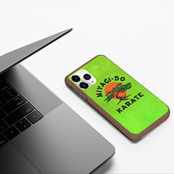 Чехол iPhone 11 Pro матовый Miyagi Do Cobra Kai, цвет: 3D-коричневый — фото 2
