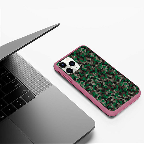 Чехол iPhone 11 Pro матовый Зелёный Вязаный Камуфляж / 3D-Малиновый – фото 3