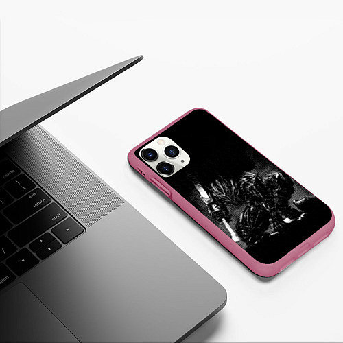 Чехол iPhone 11 Pro матовый ГАТС В БРОНЕ БЕРСЕРК / 3D-Малиновый – фото 3