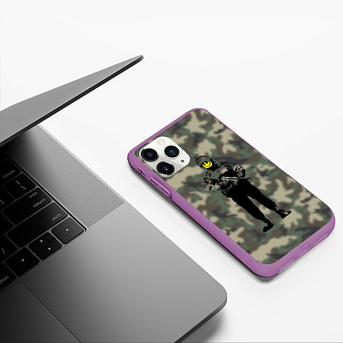 Чехол iPhone 11 Pro матовый Banksy Смайл Камуфляж Бэнкси / 3D-Фиолетовый – фото 3