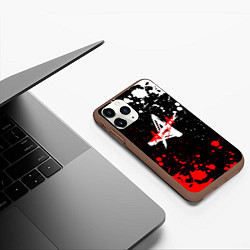 Чехол iPhone 11 Pro матовый Алиса брызги красок белый - красный, цвет: 3D-коричневый — фото 2