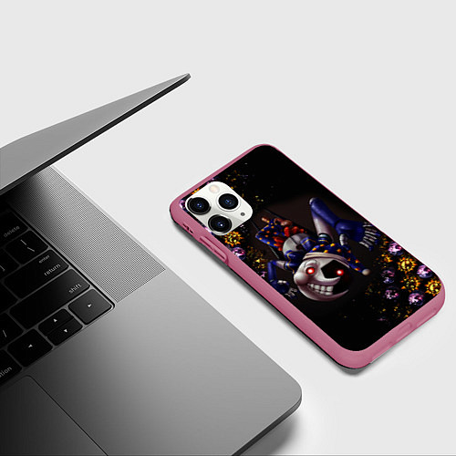 Чехол iPhone 11 Pro матовый Five Nights at Freddys: Security Breach Луна патте / 3D-Малиновый – фото 3