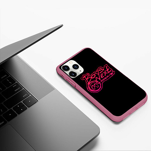 Чехол iPhone 11 Pro матовый BOYS NEXT DOOR / 3D-Малиновый – фото 3