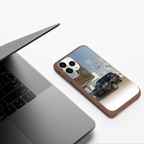 Чехол iPhone 11 Pro матовый Тoyota Land Cruiser Prado у горного коттеджа Mount / 3D-Коричневый – фото 3