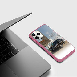 Чехол iPhone 11 Pro матовый Тoyota Land Cruiser Prado у горного коттеджа Mount, цвет: 3D-малиновый — фото 2