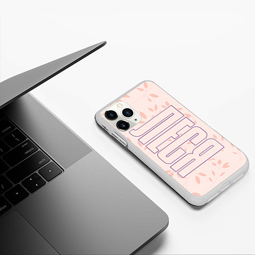 Чехол iPhone 11 Pro матовый Имя Леся по-вертикали с розовым фоном / 3D-Белый – фото 3