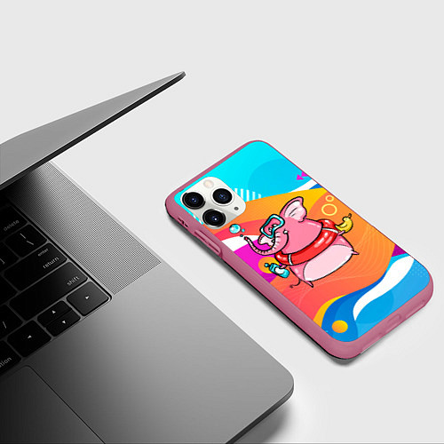 Чехол iPhone 11 Pro матовый Слоненок идет купаться / 3D-Малиновый – фото 3