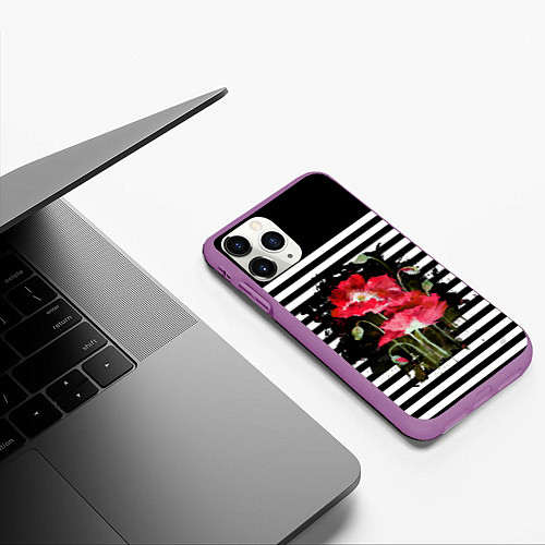 Чехол iPhone 11 Pro матовый Акварельные красные маки на черно-белом полосатом / 3D-Фиолетовый – фото 3