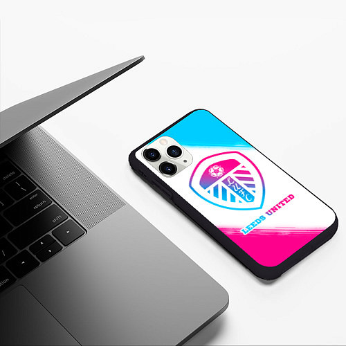 Чехол iPhone 11 Pro матовый Leeds United Neon Gradient / 3D-Черный – фото 3