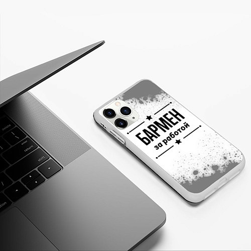 Чехол iPhone 11 Pro матовый Бармен за работой - на светлом фоне / 3D-Белый – фото 3