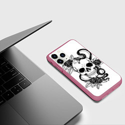 Чехол iPhone 11 Pro матовый Череп и Мамба и чёрные розы, цвет: 3D-малиновый — фото 2