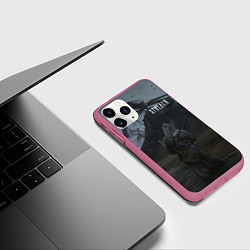 Чехол iPhone 11 Pro матовый STALKER Одиночка На Болотах Возле Вертолёта, цвет: 3D-малиновый — фото 2