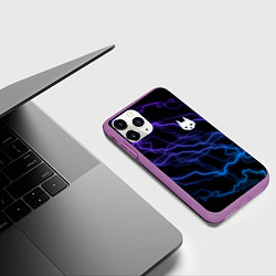 Чехол iPhone 11 Pro матовый Stray - молнии - неон, цвет: 3D-фиолетовый — фото 2