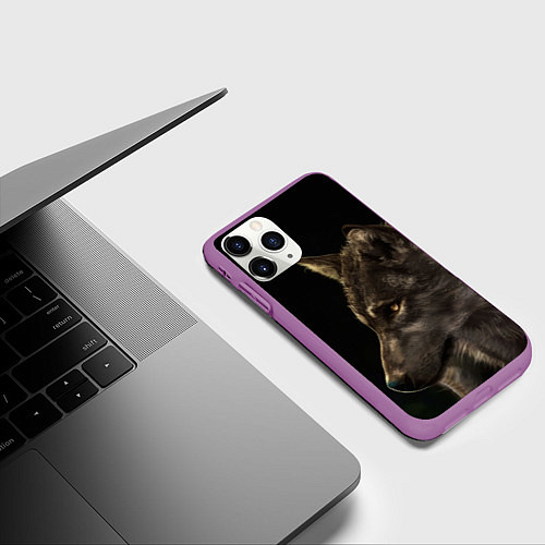 Чехол iPhone 11 Pro матовый Взрослый мудрый волк / 3D-Фиолетовый – фото 3