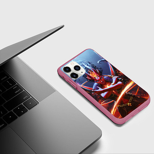 Чехол iPhone 11 Pro матовый Квин оф пэйн / 3D-Малиновый – фото 3