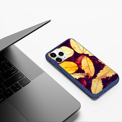 Чехол iPhone 11 Pro матовый Осенняя листва узор, цвет: 3D-тёмно-синий — фото 2