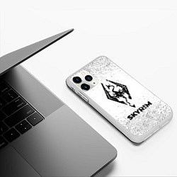 Чехол iPhone 11 Pro матовый Skyrim с потертостями на светлом фоне, цвет: 3D-белый — фото 2