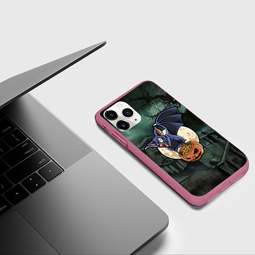 Чехол iPhone 11 Pro матовый Летучая мышь на фоне луны / 3D-Малиновый – фото 3