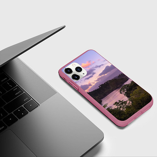 Чехол iPhone 11 Pro матовый Пейзаж вечерней реки и леса / 3D-Малиновый – фото 3