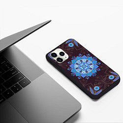 Чехол iPhone 11 Pro матовый Мандала-цветок Голубая снежинка, цвет: 3D-черный — фото 2