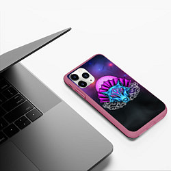 Чехол iPhone 11 Pro матовый Маска волка, цвет: 3D-малиновый — фото 2