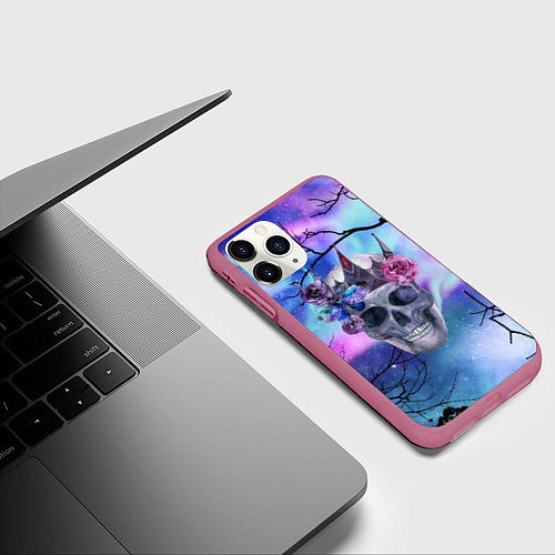 Чехол iPhone 11 Pro матовый Череп короля / 3D-Малиновый – фото 3