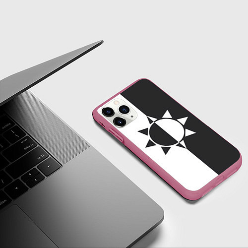 Чехол iPhone 11 Pro матовый Черно-белое солнце / 3D-Малиновый – фото 3
