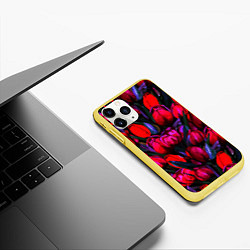 Чехол iPhone 11 Pro матовый Тюльпаны - поле красных цветов, цвет: 3D-желтый — фото 2