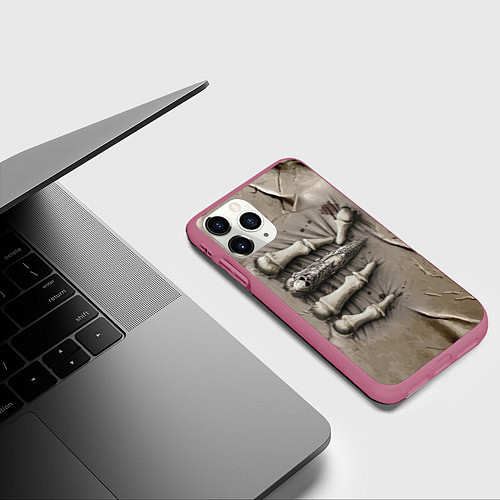 Чехол iPhone 11 Pro матовый Костлявая рука с перстнем сдавливает туловище / 3D-Малиновый – фото 3