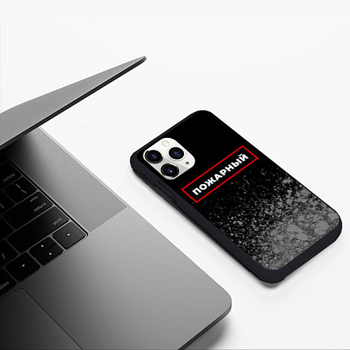 Чехол iPhone 11 Pro матовый Пожарный - в красной рамке на темном / 3D-Черный – фото 3
