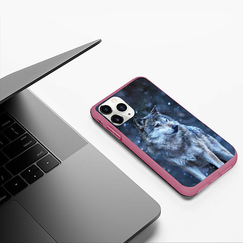 Чехол iPhone 11 Pro матовый Лесной волк / 3D-Малиновый – фото 3