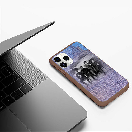 Чехол iPhone 11 Pro матовый The Beatles - Liverpool - England / 3D-Коричневый – фото 3