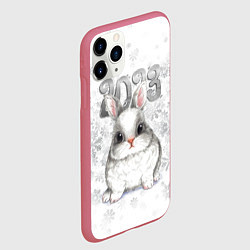 Чехол iPhone 11 Pro матовый Белый кролик и снежинки 2023, цвет: 3D-малиновый — фото 2