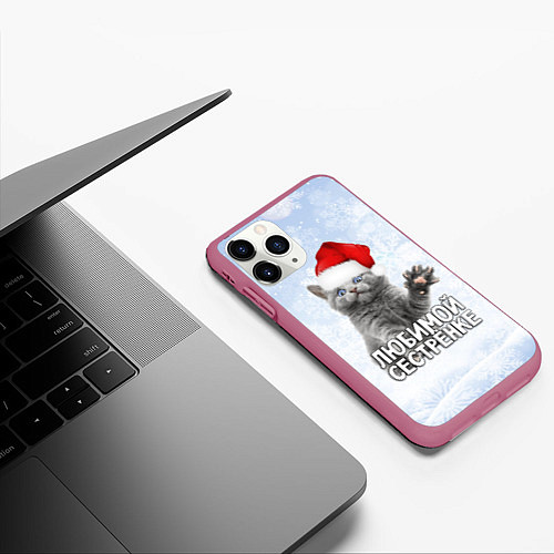 Чехол iPhone 11 Pro матовый Любимой сестренке - котик / 3D-Малиновый – фото 3