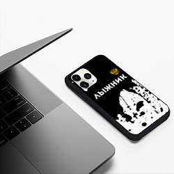 Чехол iPhone 11 Pro матовый Лыжник из России и герб РФ: символ сверху, цвет: 3D-черный — фото 2