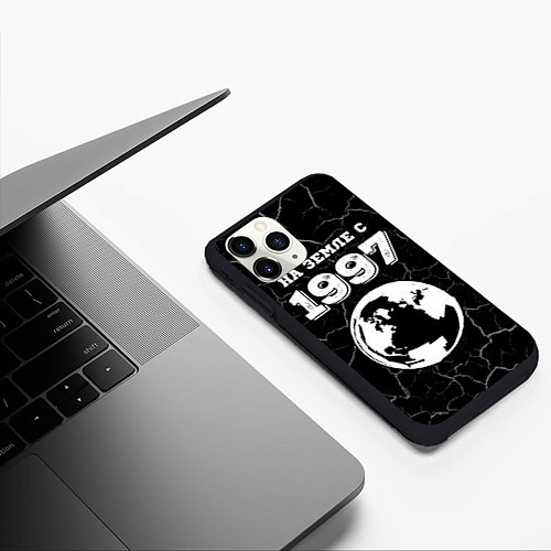 Чехол iPhone 11 Pro матовый На Земле с 1997: краска на темном / 3D-Черный – фото 3