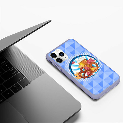 Чехол iPhone 11 Pro матовый Два брецелья с пивом и листьями клена / 3D-Светло-сиреневый – фото 3