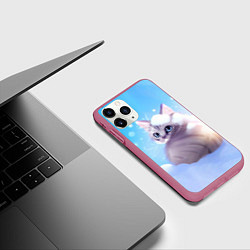 Чехол iPhone 11 Pro матовый Заснеженный котик, цвет: 3D-малиновый — фото 2