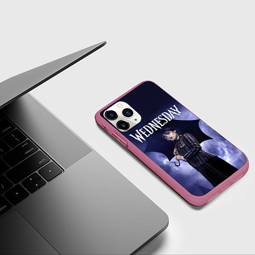 Чехол iPhone 11 Pro матовый Уэнсдэй Аддамс с зонтиком / 3D-Малиновый – фото 3