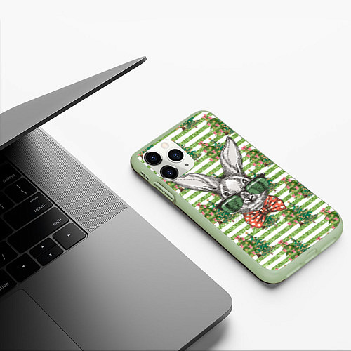 Чехол iPhone 11 Pro матовый Кролик в очках на фоне елок / 3D-Салатовый – фото 3