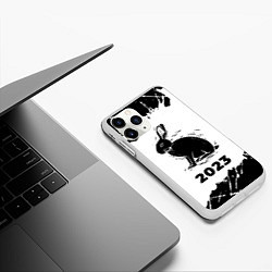 Чехол iPhone 11 Pro матовый Кролик НГ силуэт на светлом, цвет: 3D-белый — фото 2