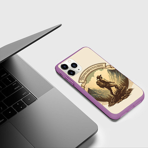 Чехол iPhone 11 Pro матовый Первопроходец в винтажном стиле / 3D-Фиолетовый – фото 3