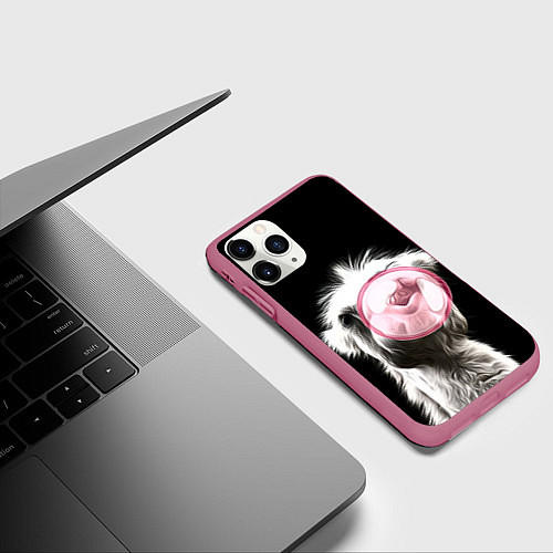 Чехол iPhone 11 Pro матовый Верблюд жует жвачку / 3D-Малиновый – фото 3