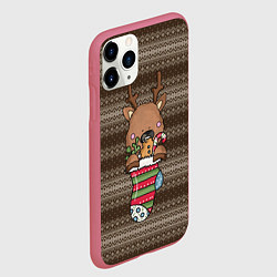 Чехол iPhone 11 Pro матовый Олень в новогоднем носке, цвет: 3D-малиновый — фото 2
