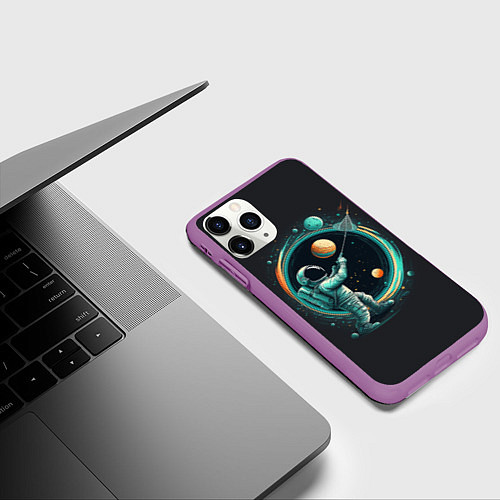 Чехол iPhone 11 Pro матовый Космонавт в космосе / 3D-Фиолетовый – фото 3