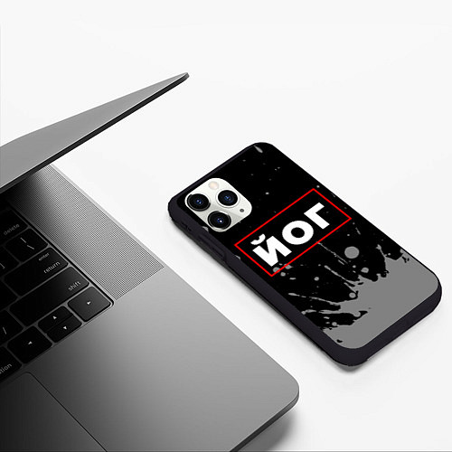 Чехол iPhone 11 Pro матовый Йог - в красной рамке на темном / 3D-Черный – фото 3
